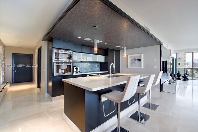 Foto del edificio - 5875 Collins Ave