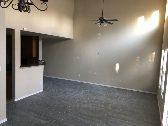 Building Photo - Allen Townhome Close Minutes to Watters Creek