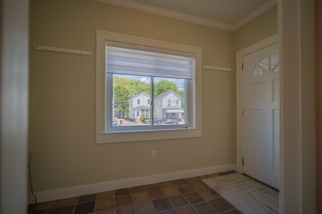 Building Photo - 553 Beaver St