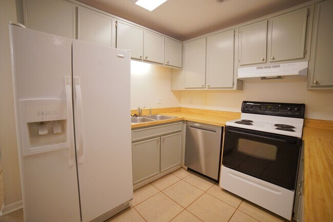 Building Photo - 2 Bed / 2 Bath Near FSU