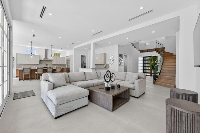 Foto del edificio - 310 SE 9th Ct