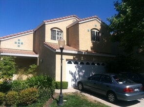 Building Photo - 1101 Vista Pointe Cir