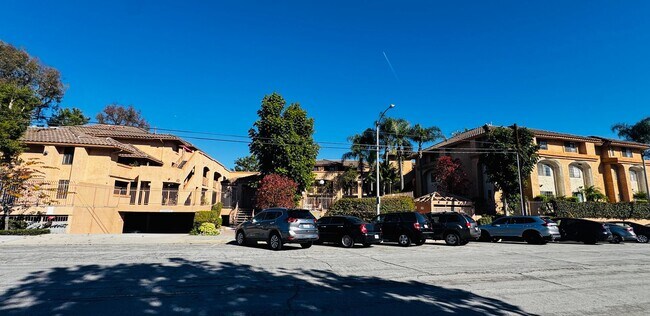 Foto del edificio - Remodeled 2 Bed / 2 Bath Near Signal Hill – Minutes from the Traffic Circle