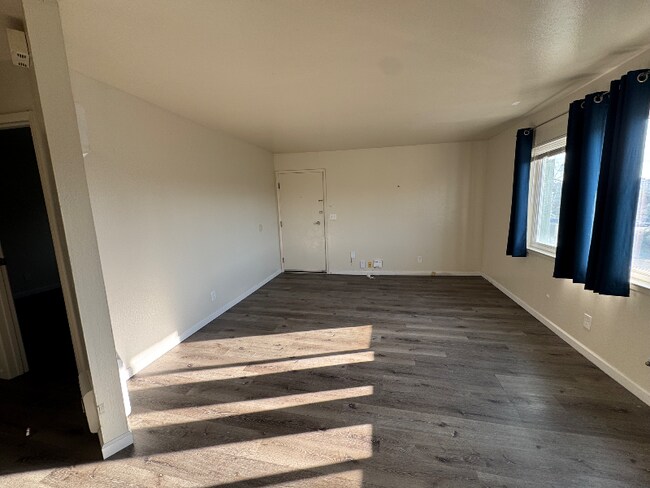 Foto del edificio - 4800 Daisy St