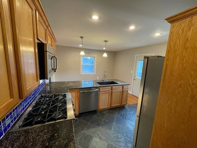 Foto del edificio - 8302 Travis Ln