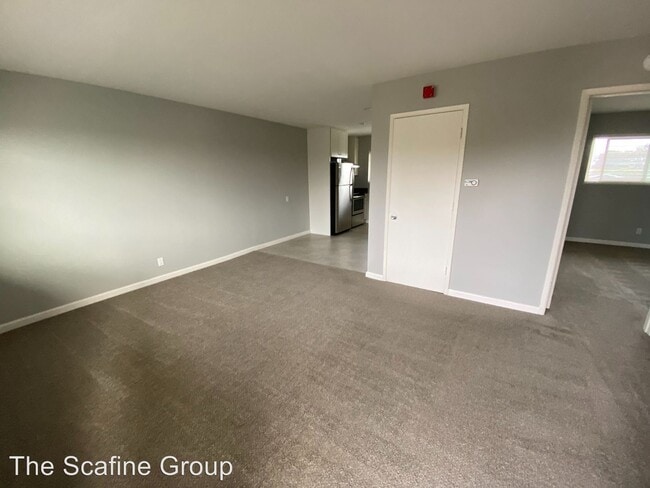 Building Photo - 400 Bermuda Dr