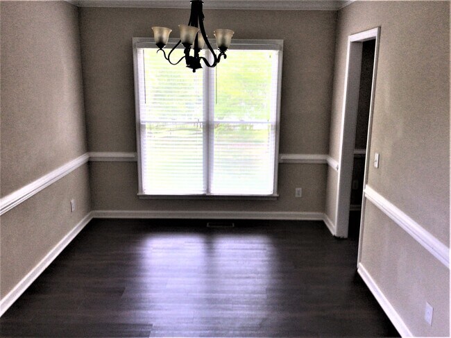 Building Photo - 1305 Groveland Trl