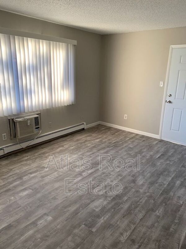 Building Photo - 2855 Montebello Dr W