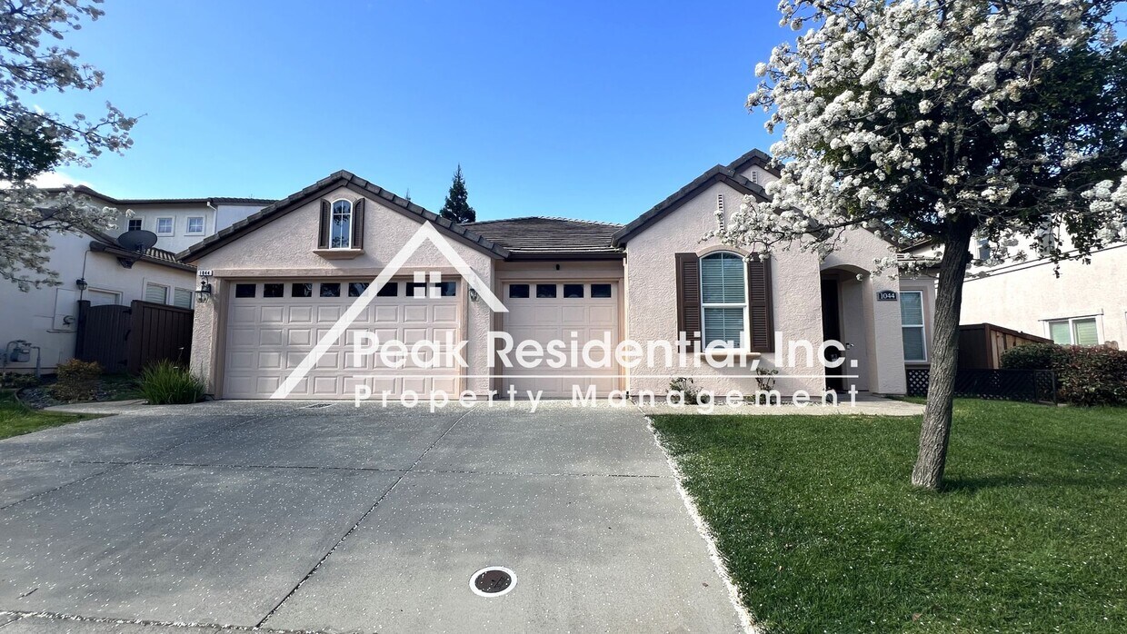 Spacious Folsom 4bd/3ba Home With 3 Car Ga... House Rental in Folsom, CA