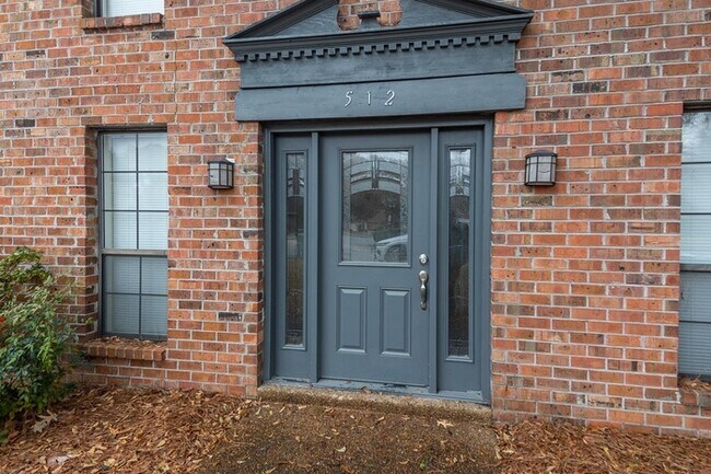 Foto del edificio - 512 McElroy Rd