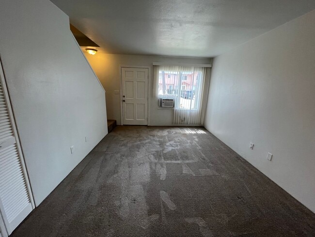 Building Photo - 332Bx