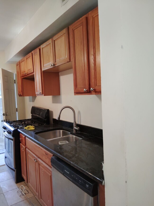 Building Photo - 7318 S Dorchester Ave