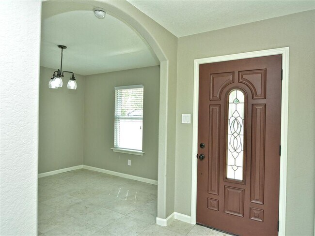 Building Photo - 1004 Green Meadow Dr