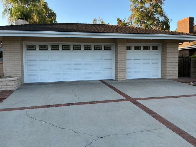 Building Photo - 1930 Alto Ln