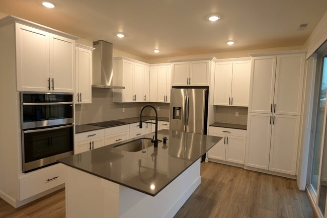 Building Photo - Beautiful New Home in Rolling Hills – Built in 2025