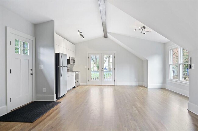 Foto del edificio - 940 St Charles Ave NE