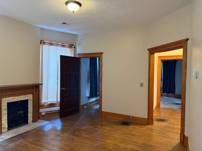 Building Photo - 1415 St James Ct