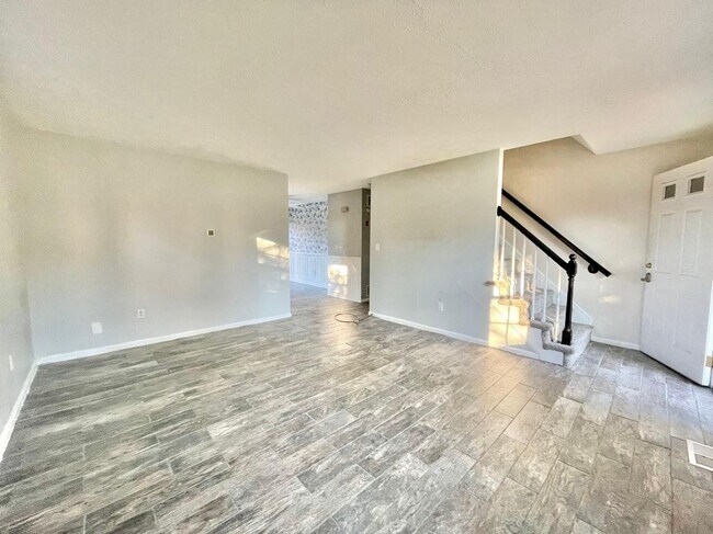 Foto del edificio - 83 Derryfield Ct