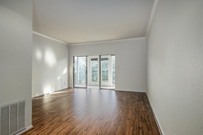 Foto del edificio - 2400 N Braeswood Blvd