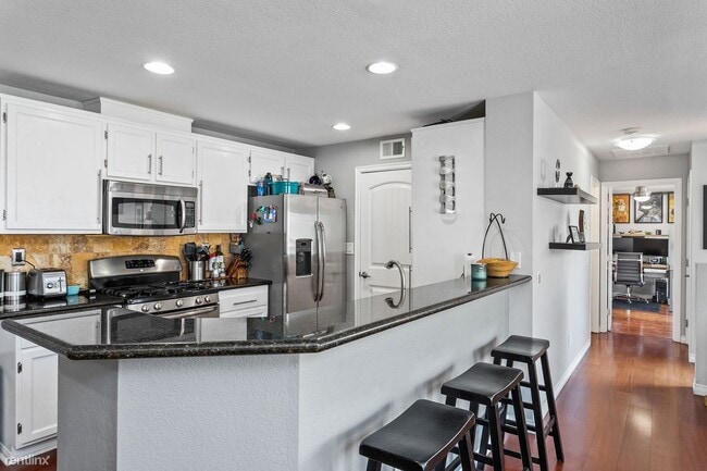 Building Photo - 2 br, 2 bath Townhome - 5030 Gavilan Way 40