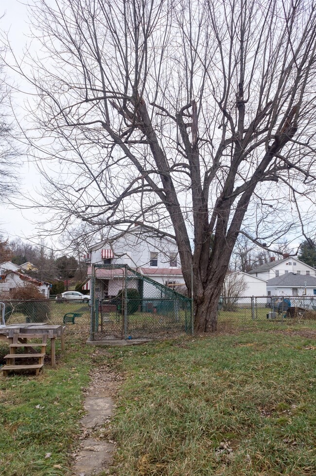 Building Photo - 11 Edna St