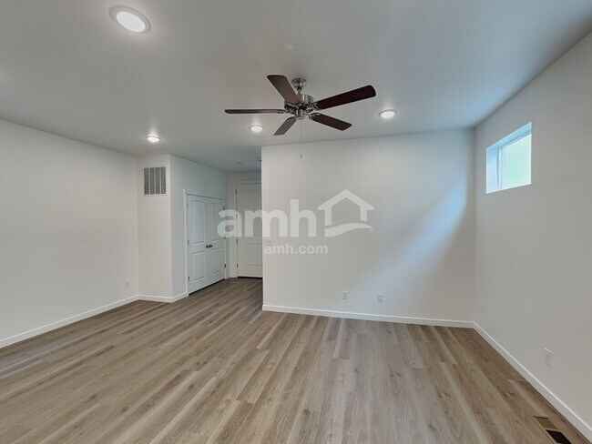 Foto del edificio - 320 N Addison Way