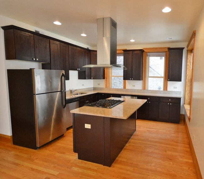 Building Photo - 3153 N Hudson Ave