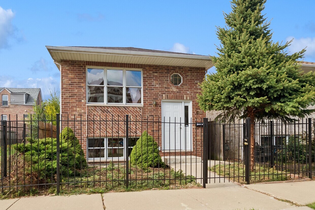 Foto principal - 1058 N Christiana Ave