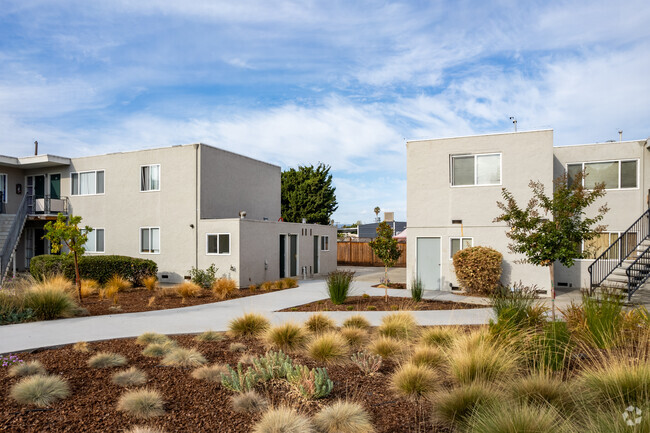 Building Photo - Tamarack Gardens