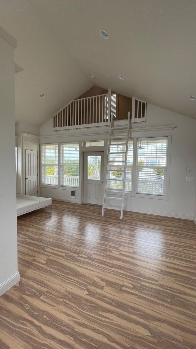 Building Photo - 493 Ocean Spray St