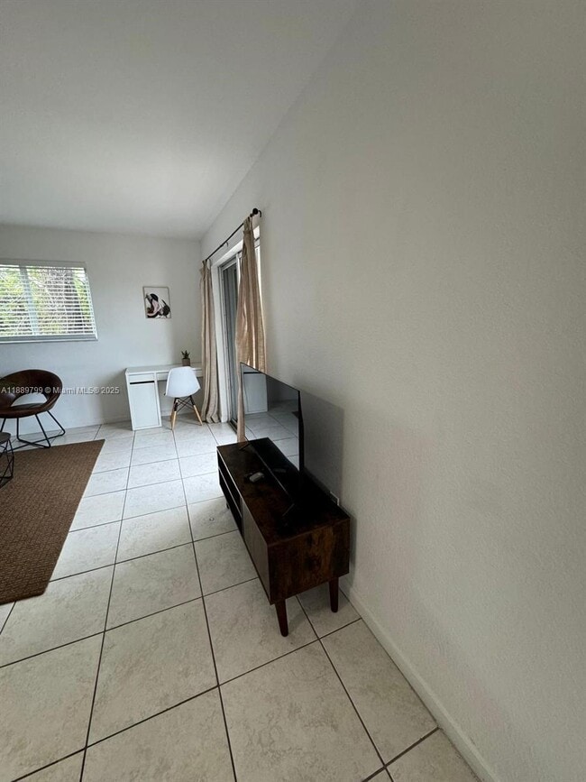 Foto del edificio - 328 NW 12th Ave