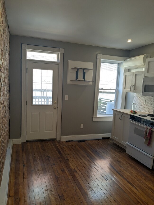 Plenty of space to eat in - 2747 Maryland Ave