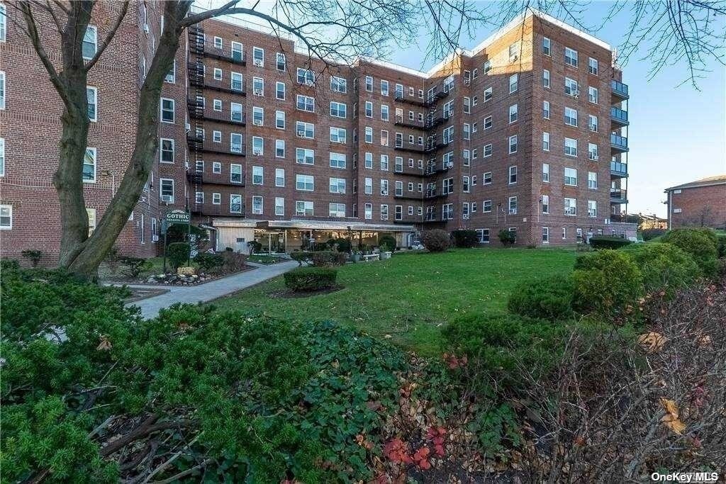 Foto principal - 84-50 169th St