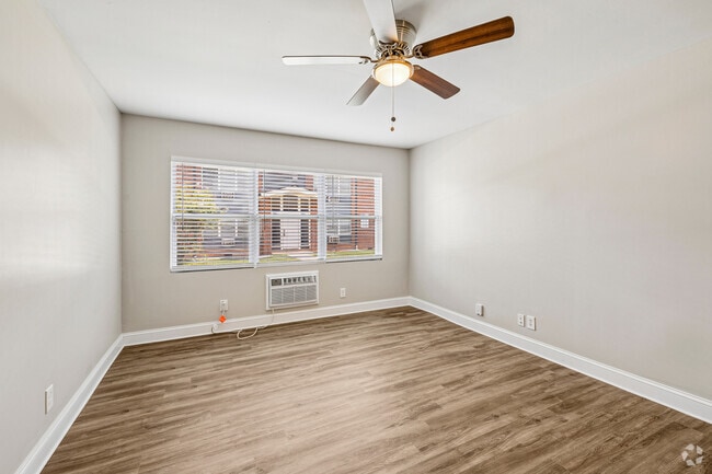 2BR, 1BA - 825SF - Living Room - The Dandridge