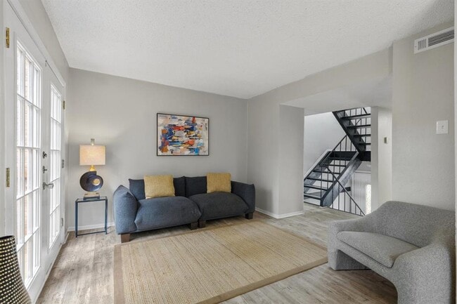 Foto del edificio - 6405 Chimney Creek Cir