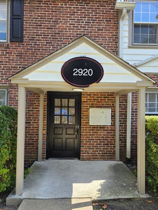 Foto del edificio - 2920 Woodpipe Ln
