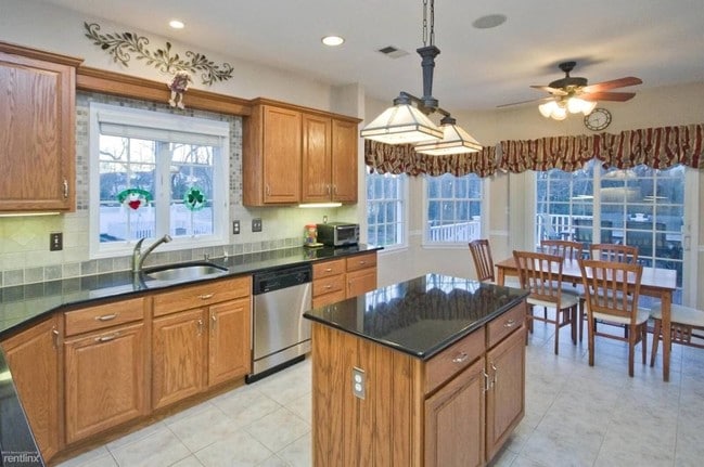 Foto del edificio - 5 Regal Ct