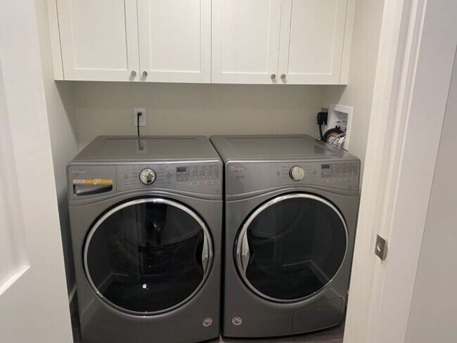 Foto del edificio - 1243A 9th Ave - Modern 3BD/2.5BA in Inner ...