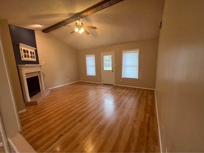 Foto del edificio - 3212 Tyndall Dr