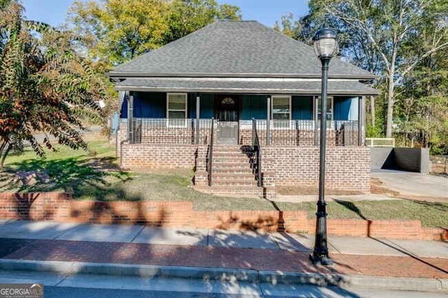 Building Photo - 4615 S Lee St