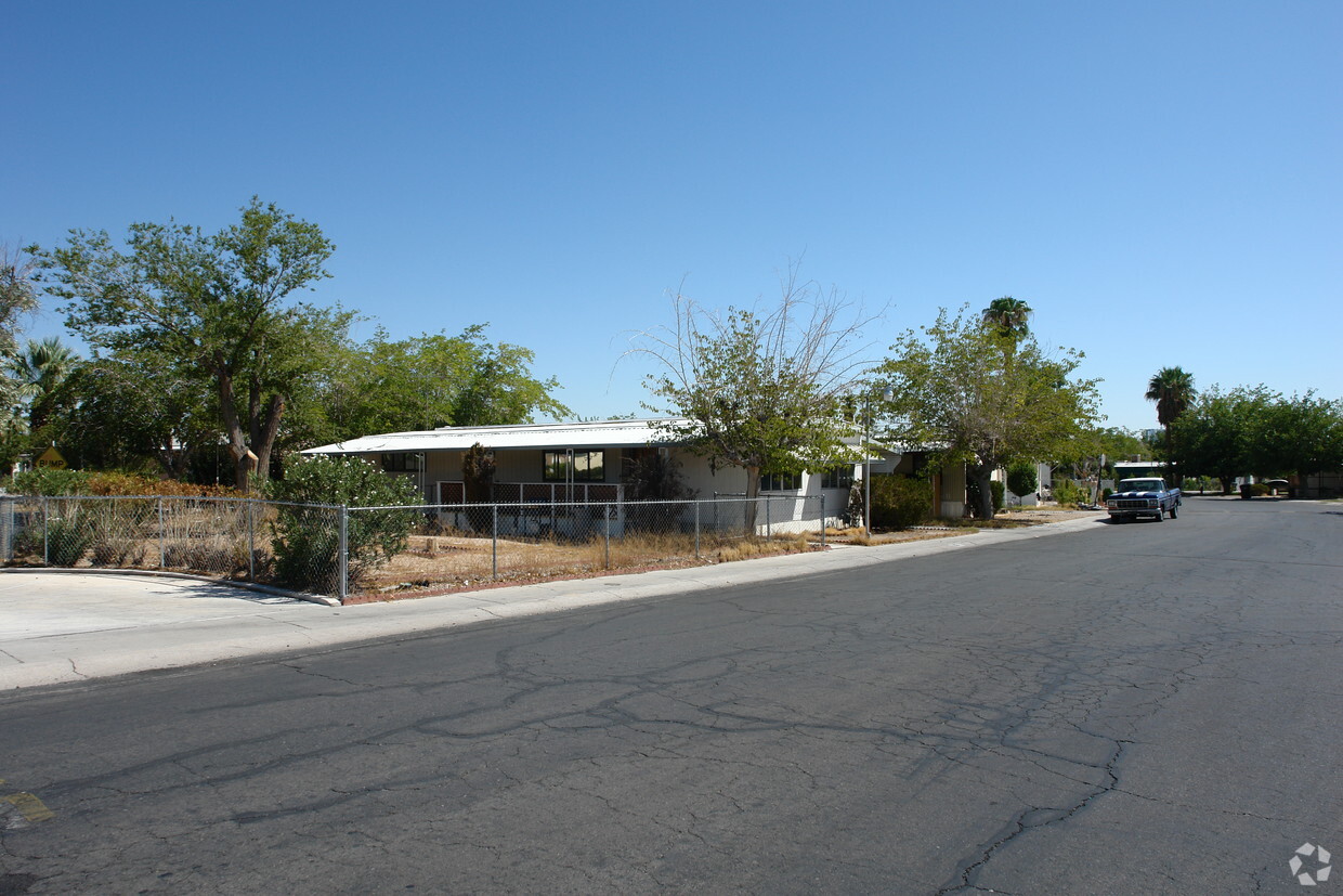 Foto del edificio - Tropicana Village Mobile Home Community