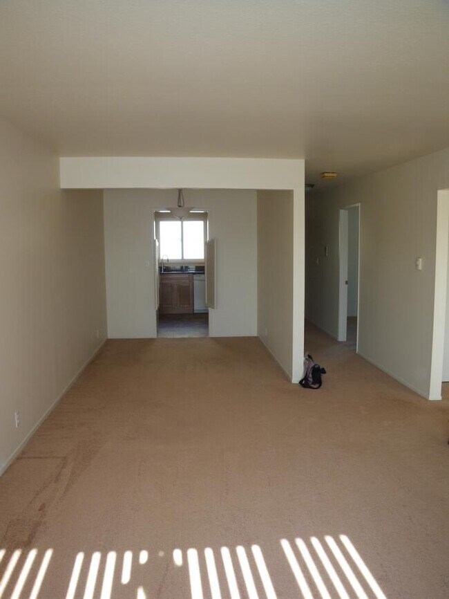 Building Photo - 2 bedroom in San Francisco CA 94122