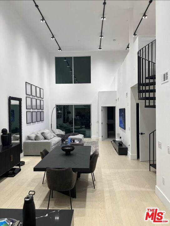 Foto del edificio - 4211 Redwood Ave