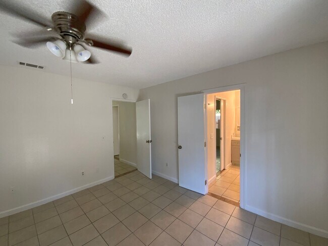 Foto del edificio - 3bd/2ba Duplex! - Hemet, CA