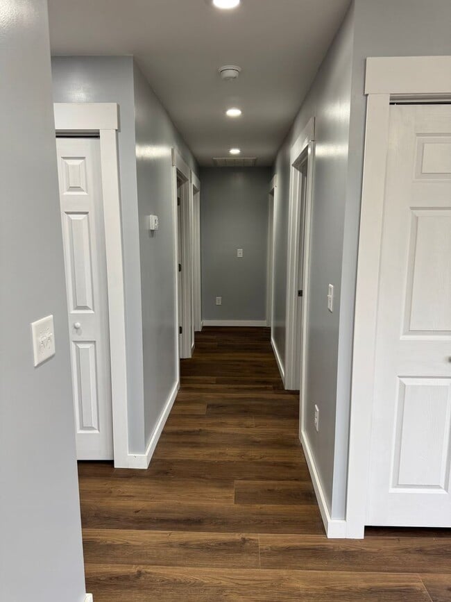 Foto del edificio - 913 E Myrtle Ave