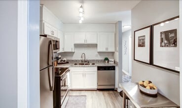 Model Kitchen (Renovated) - Sterling Glenwood Apartments