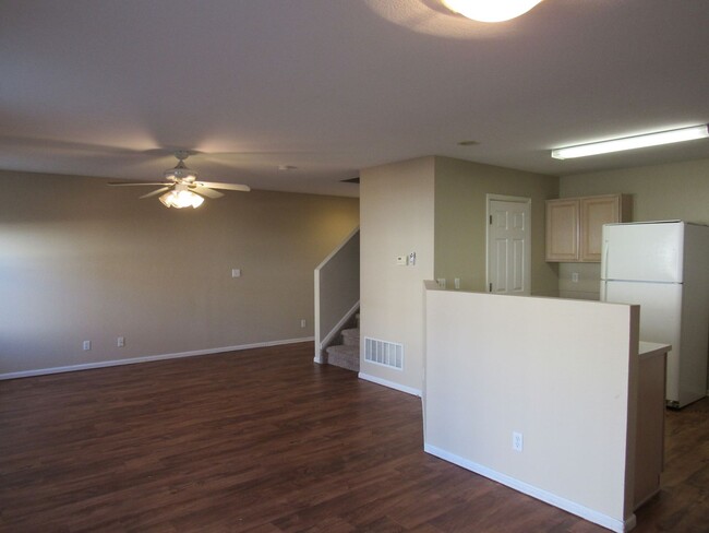 Building Photo - Duplex style townhome in Fox Run -Walking ...