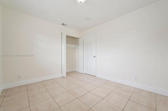 Building Photo - 3 bedroom in Hollywood FL 33020