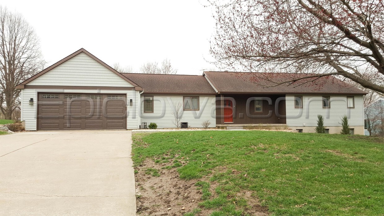 Primary Photo - 151 Thompson Dr SE