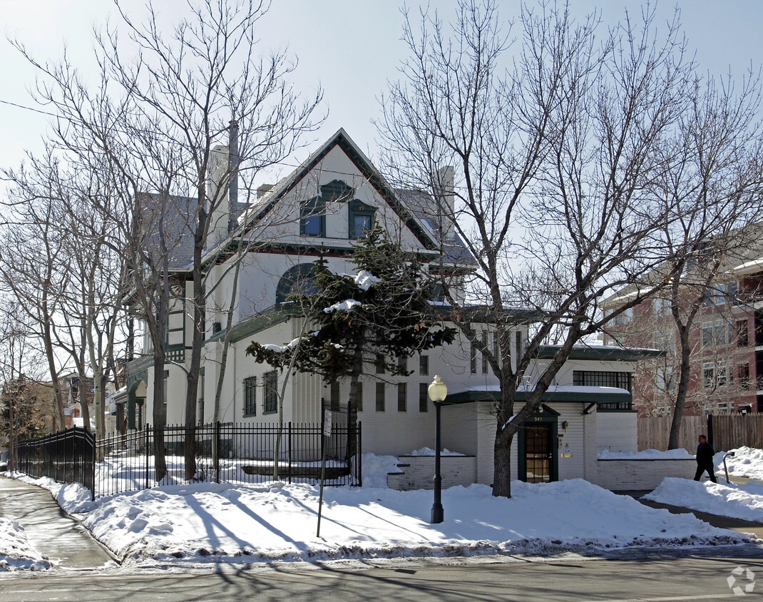 Building Photo - 940 E 17th Ave